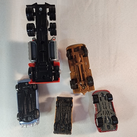 Lot of 5 Disney Pixar Cars Diecast: Mac, Mater, Lightning McQueen - Picture 14 of 14